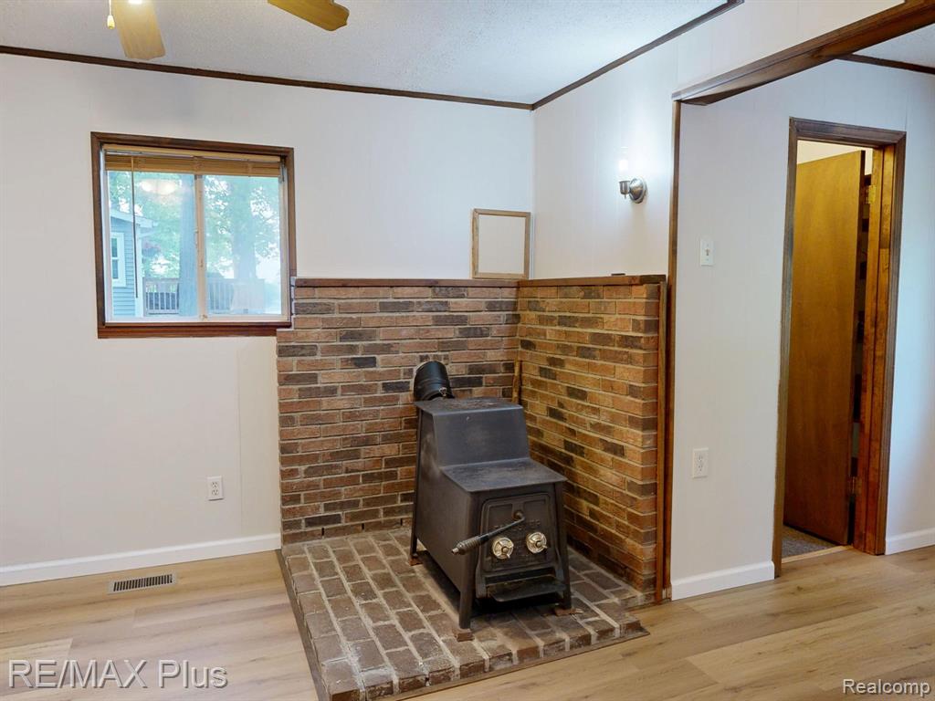 2047 Hickory Drive, Lapeer, MI 48446 — Photo 9