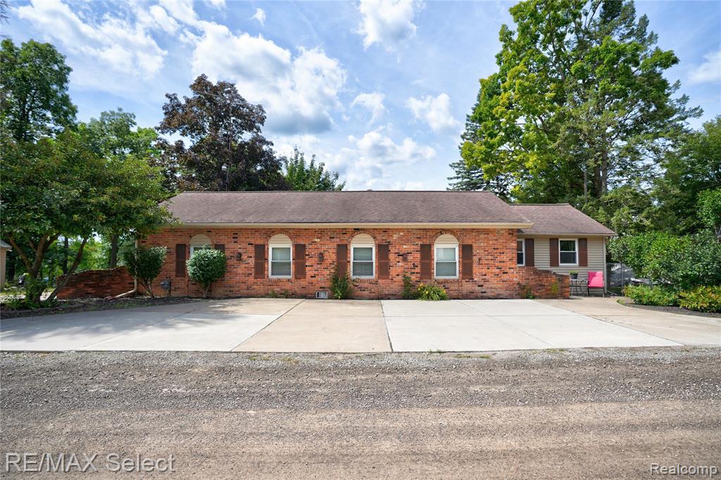 16172 Crest Drive, Linden, MI 48451 — Photo 6