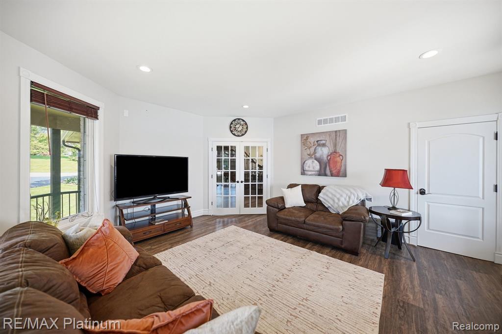 997 Thompson Shore Drive, Howell, MI 48843 — Photo 23