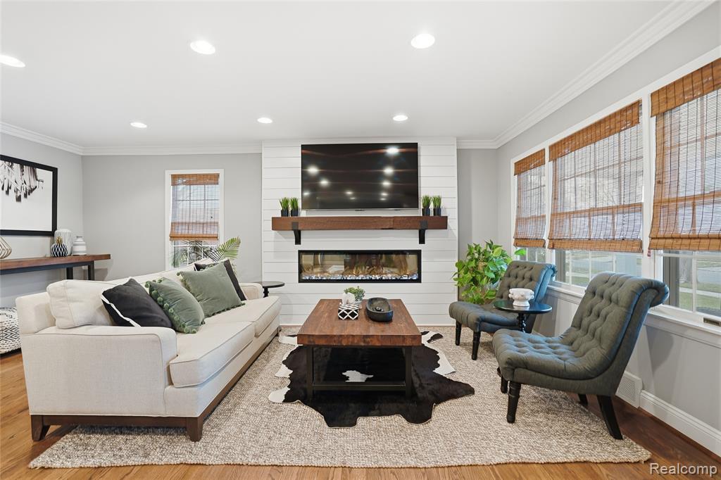 373 Hillcrest Avenue, Grosse Pointe Farms, MI 48236 — Photo 4