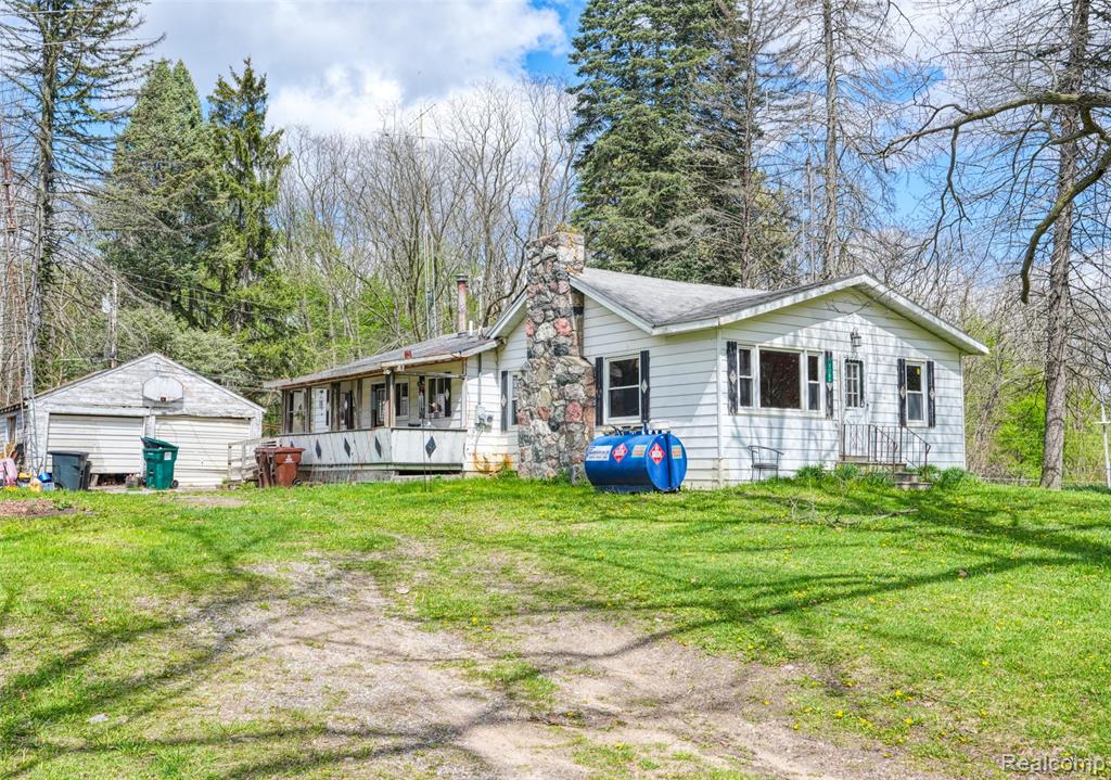 5704 Crandall Road, Howell, MI 48855
