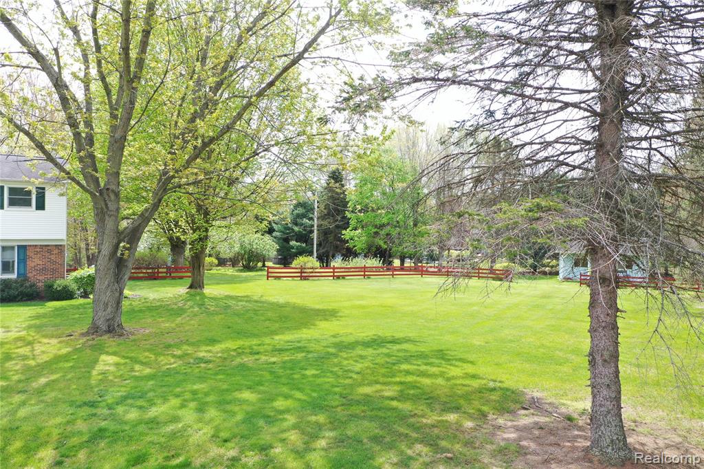 2676 Porcupine Trail, Lapeer, MI 48446 — Photo 70