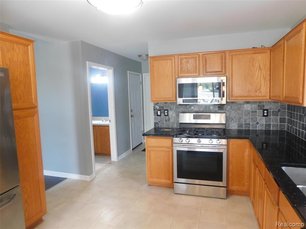 52025 HICKORY Drive, Chesterfield, MI 48047 — Photo 25