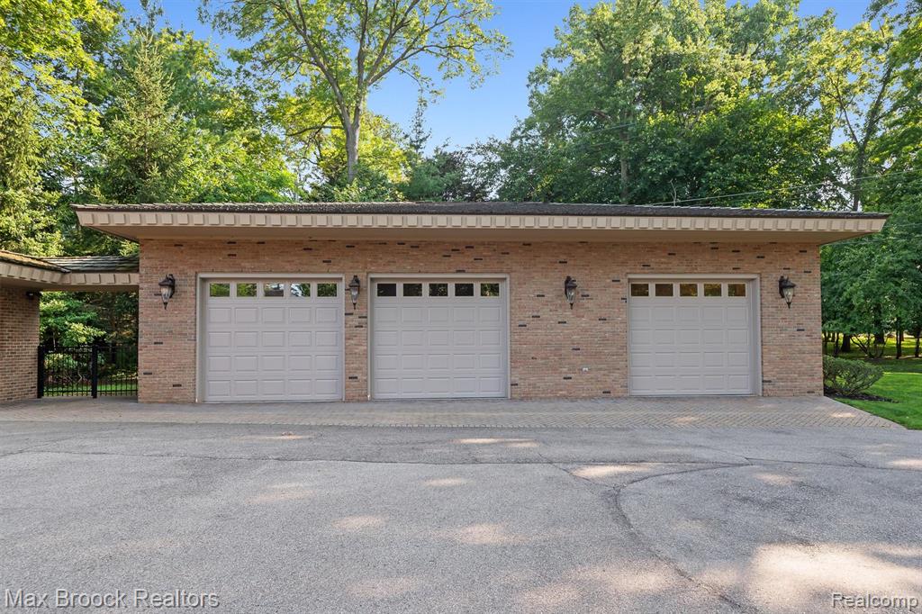 3333 W Shore Drive, Orchard Lake Village, MI 48324 — Photo 76