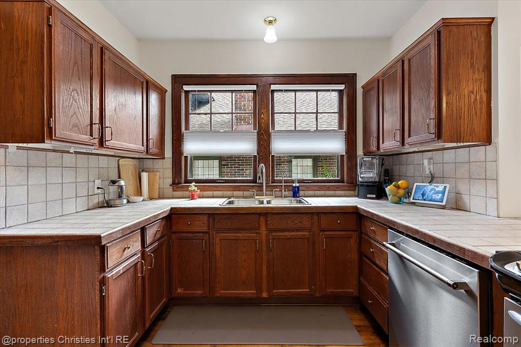 3417 Seminole Street, Detroit, MI, 48214