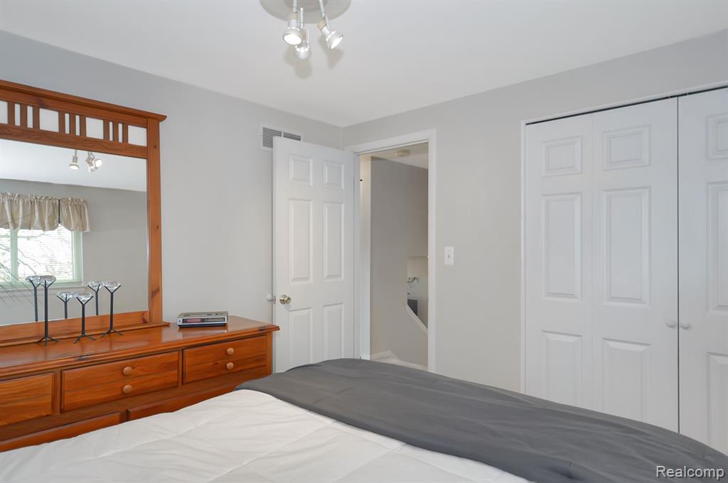 9037 N HUBBARD Street, Livonia, MI 48150 — Photo 22