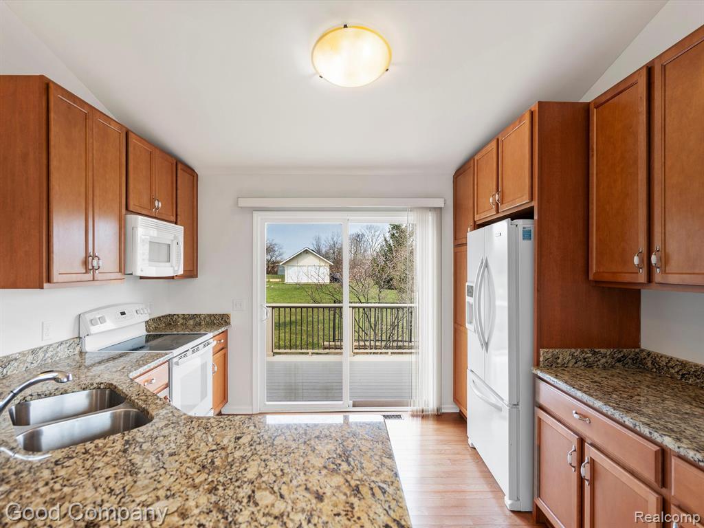 1051 PADDOCK Lane, South Lyon, MI 48178 — Photo 10