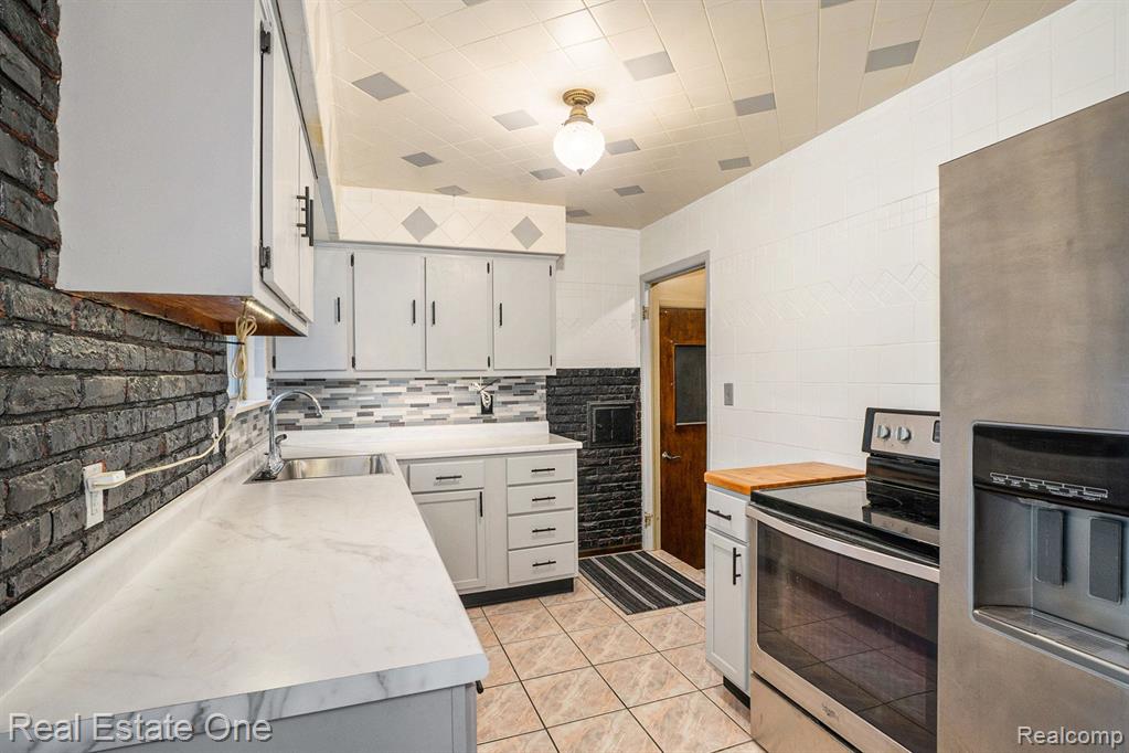 926 BYRON Drive, Milford, MI 48381 — Photo 6