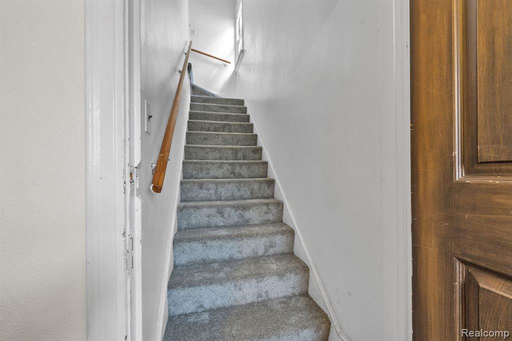 6120 MIDDLESEX Street, Dearborn, MI 48126 — Photo 20