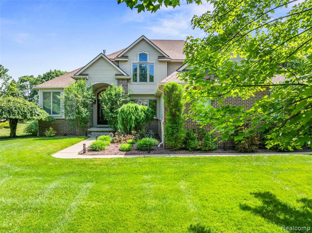 6541 E Ridge Court, Brighton, MI 48116 — Photo 2
