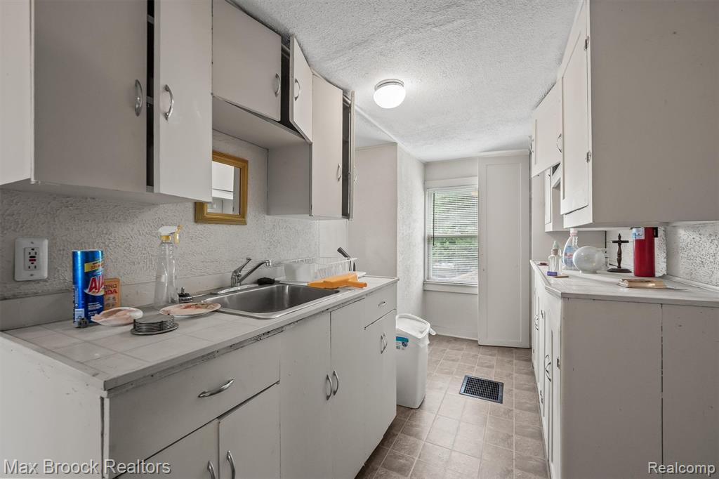 67 W Columbia Avenue, Pontiac, MI 48340 — Photo 20