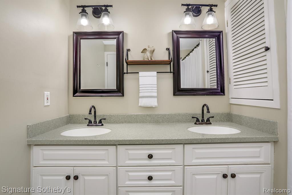 4250 CRESTLINE Drive, Ann Arbor, MI 48103 — Photo 17