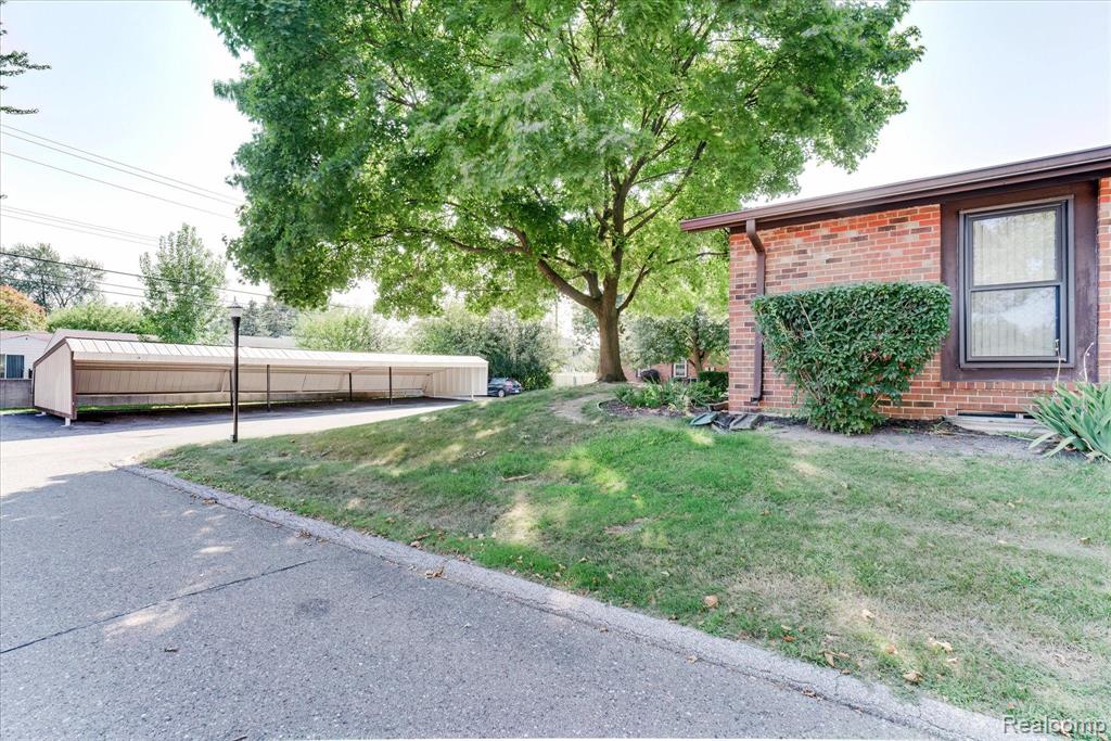 2702 ROUNDTREE Drive, Troy, MI 48083 — Photo 5