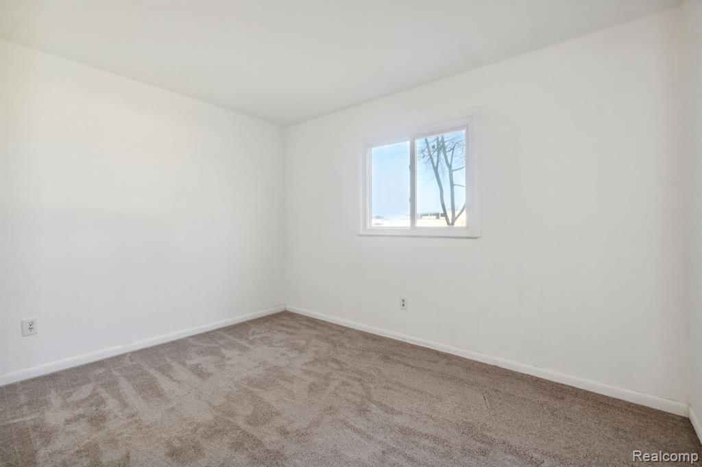 324 EAST Street, Holly, MI 48442 — Photo 18