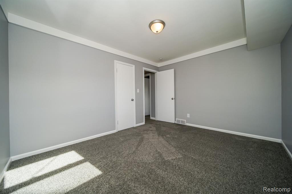 927 CLEOPHUS Parkway, Lincoln Park, MI 48146 — Photo 43
