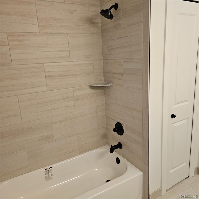 50606 MISTWOOD Drive, Macomb, MI 48042 — Photo 17