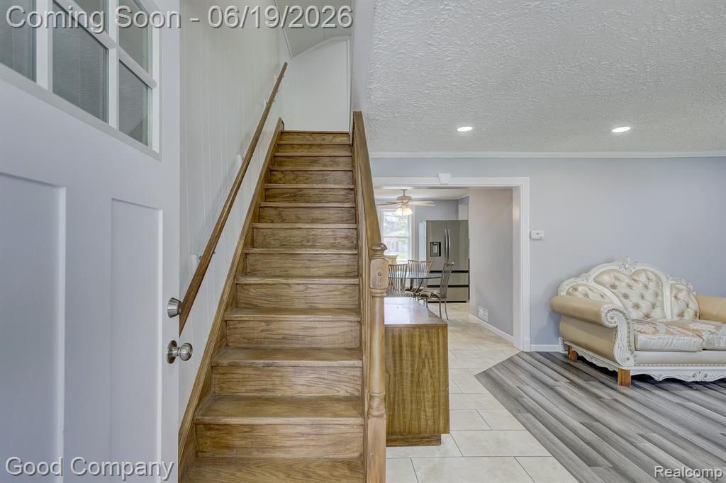 335 W Lincoln Avenue, Madison Heights, MI 48071 — Photo 4