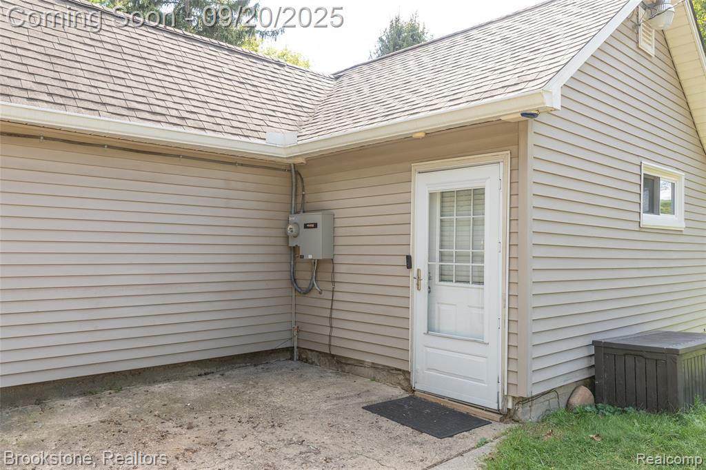 810 Beardon, Lake Orion, MI 48362 — Photo 9