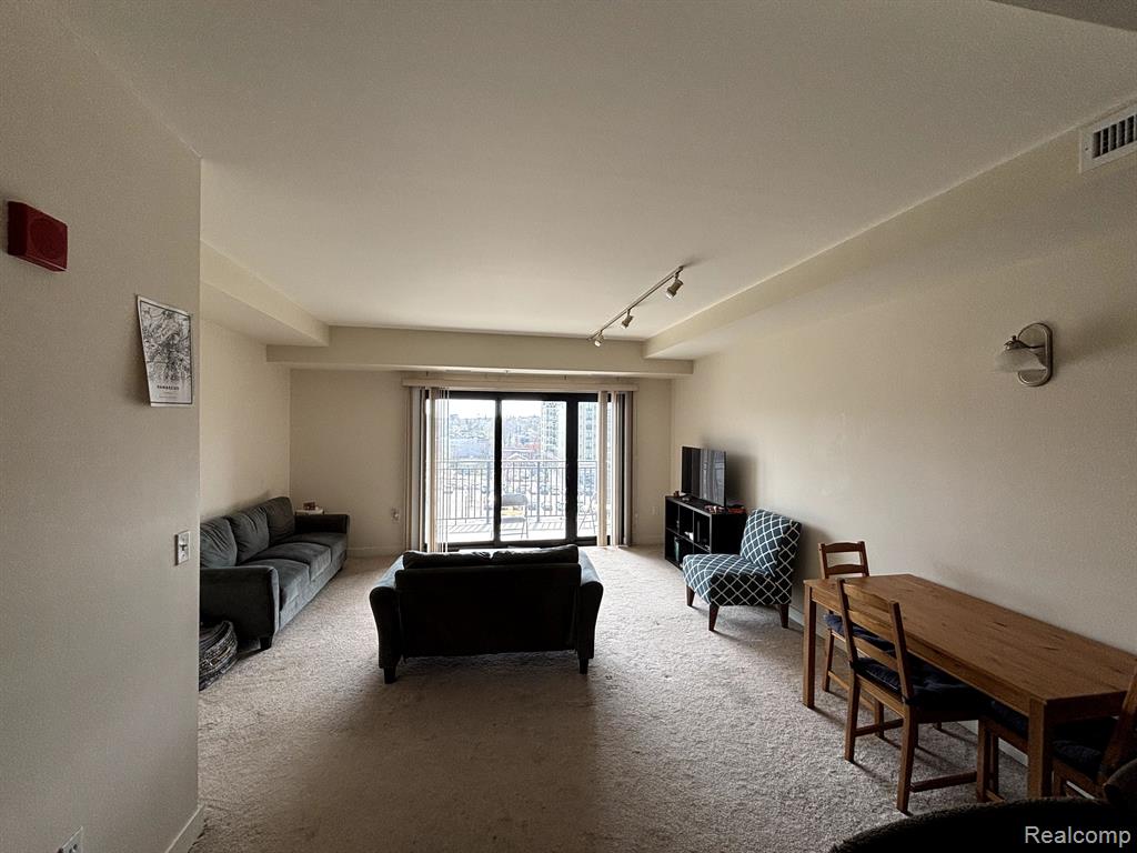 111 N ASHLEY Street - Photo 5