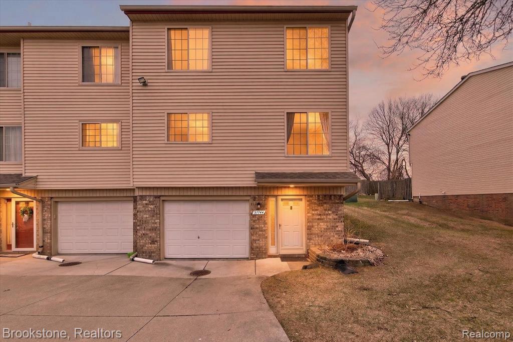 37744 Charter Oaks Boulevard, 397, Clinton Twp, MI 48036