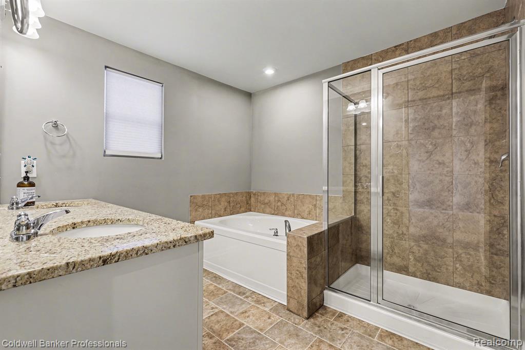 4883 Broomfield Way, Lake Orion, MI — Photo 18
