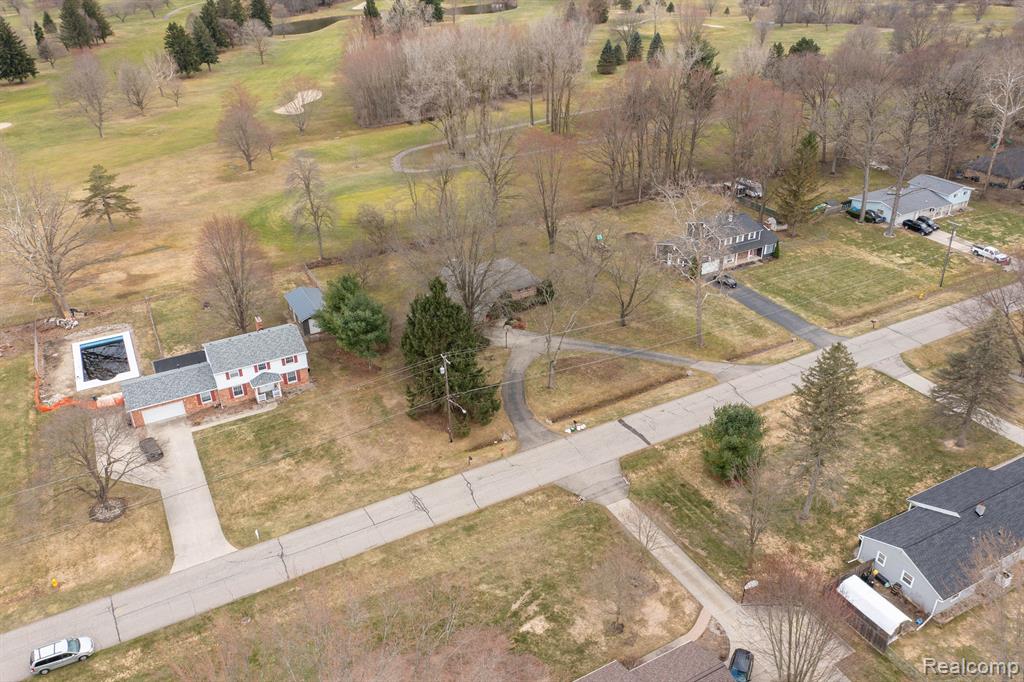 6226 GOLFVIEW Drive, Burton, MI 48509 — Photo 5