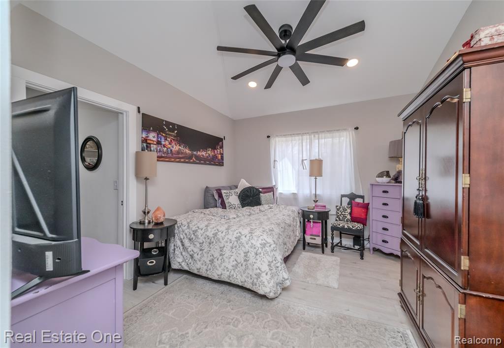 515 S Michigan Avenue, Howell, MI 48843 — Photo 11