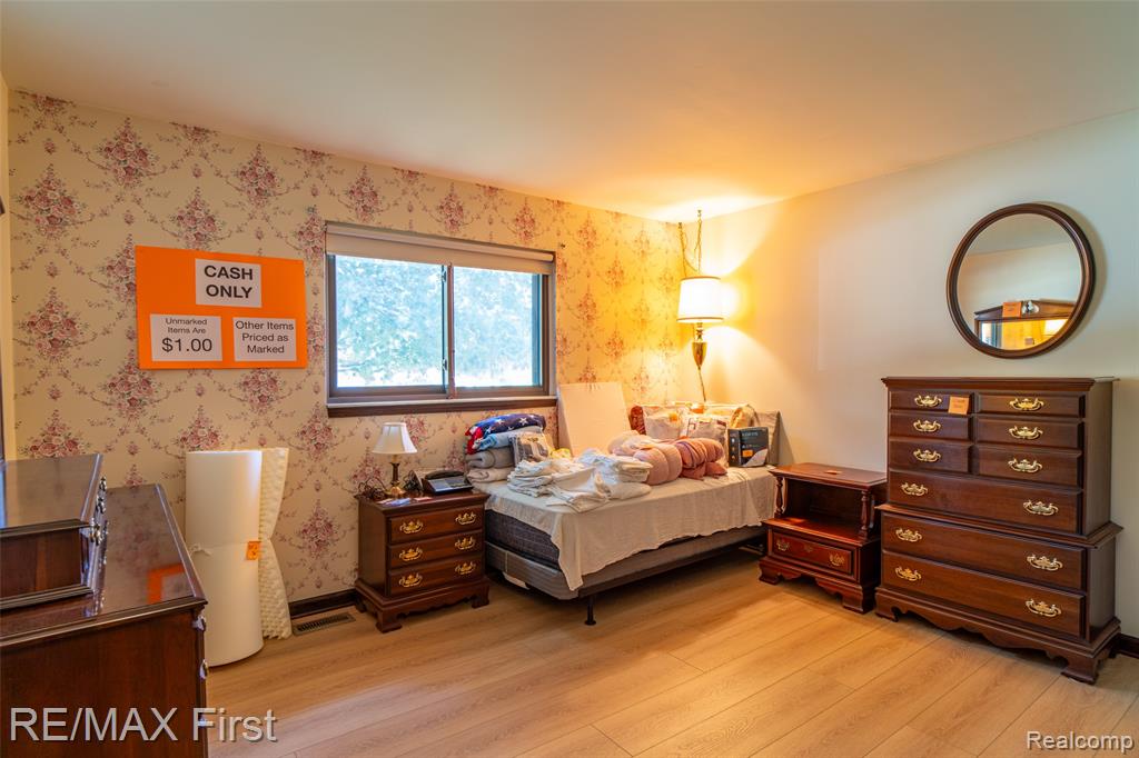 47798 CHRYS, Macomb, MI 48044 — Photo 31