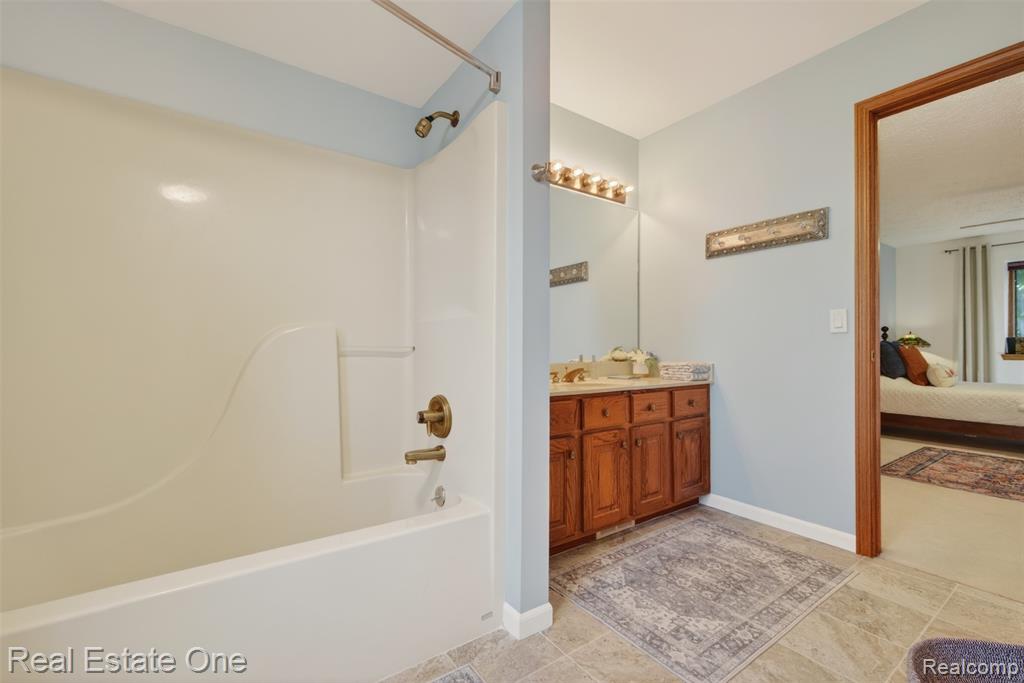 6586 Scenic Pines Court, 43, Clarkston, MI — Photo 35