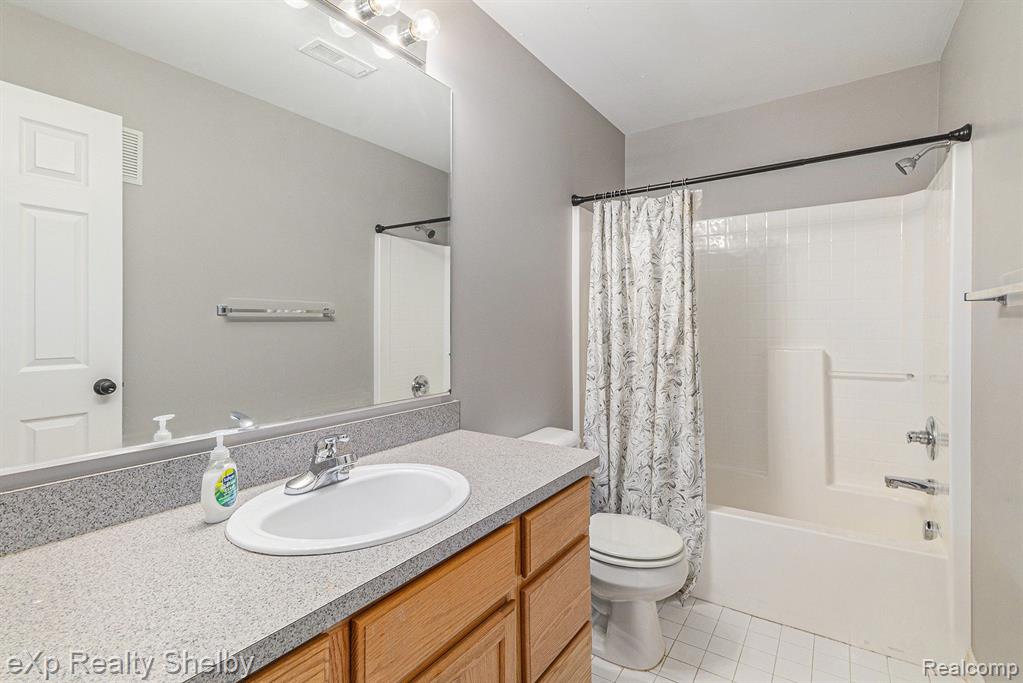 3103 ADDINGTON Drive, Commerce Twp, MI 48390 — Photo 18