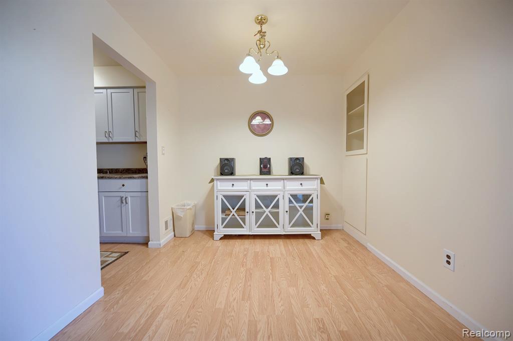 1891 BALDWIN Drive, 2, Trenton, MI 48183 — Photo 7