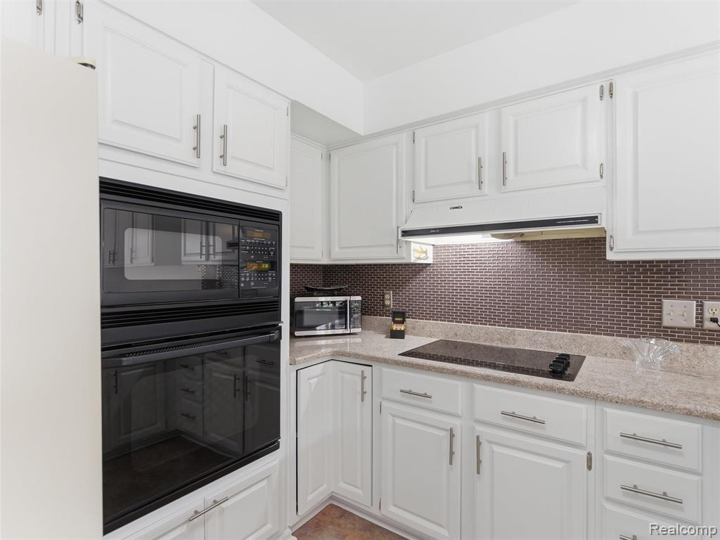 4261 Wabeek Lake Drive S, Bloomfield Hills, MI 48302 — Photo 14