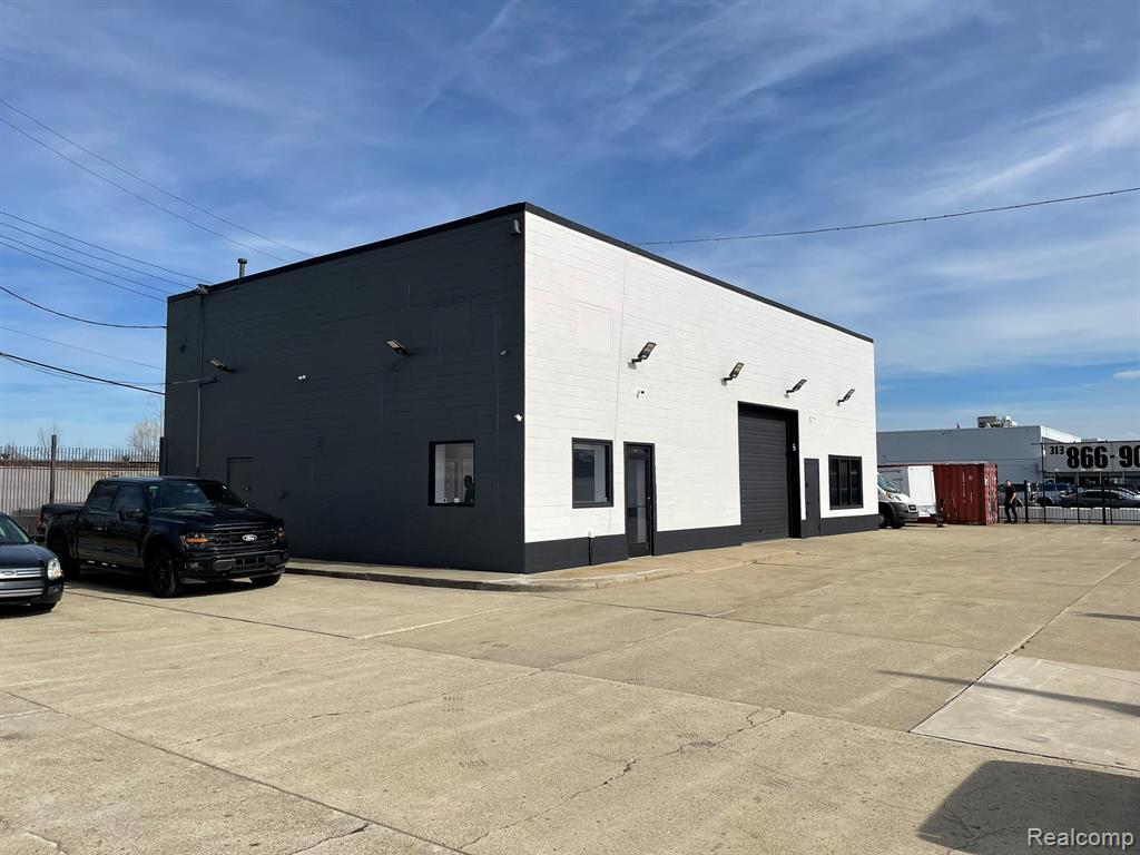 16504 Woodward Avenue - Photo 3
