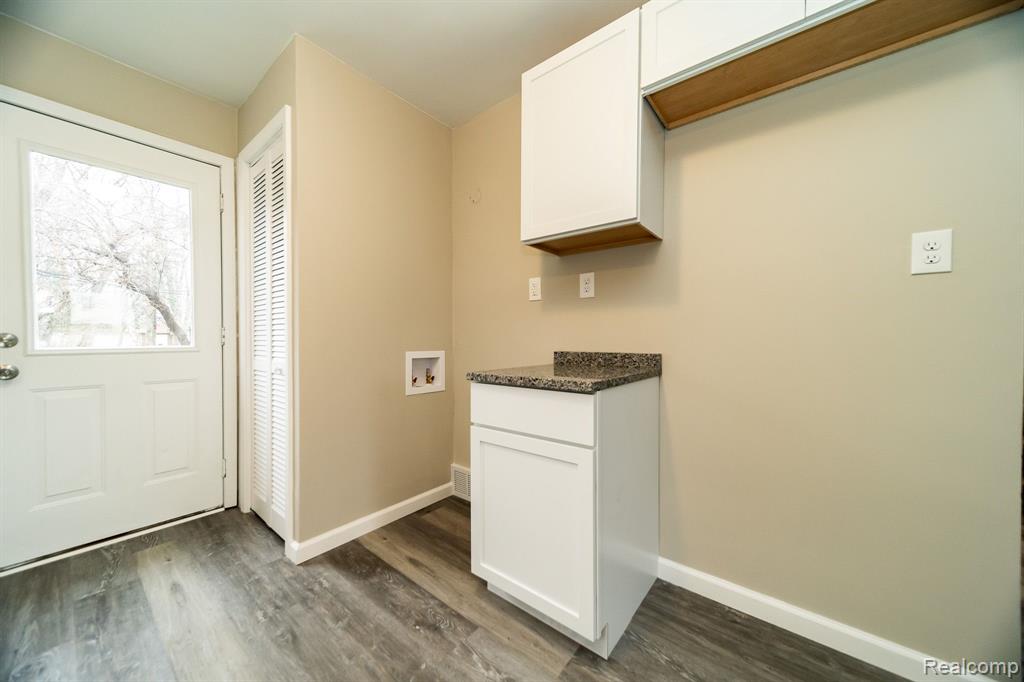 634 W HARWOOD Avenue, Madison Heights, MI 48071 — Photo 14