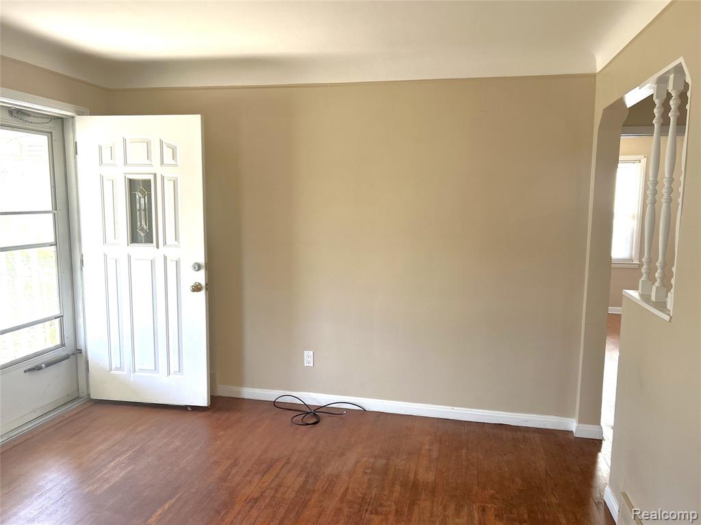 691 E Mapledale Avenue, Hazel Park, MI 48030 — Photo 3