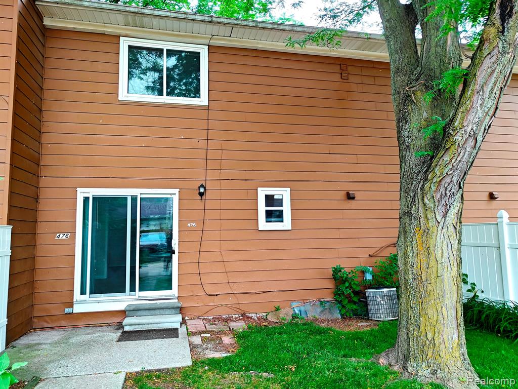 472 ROBBE Avenue, Belleville, MI 48111 — Photo 18