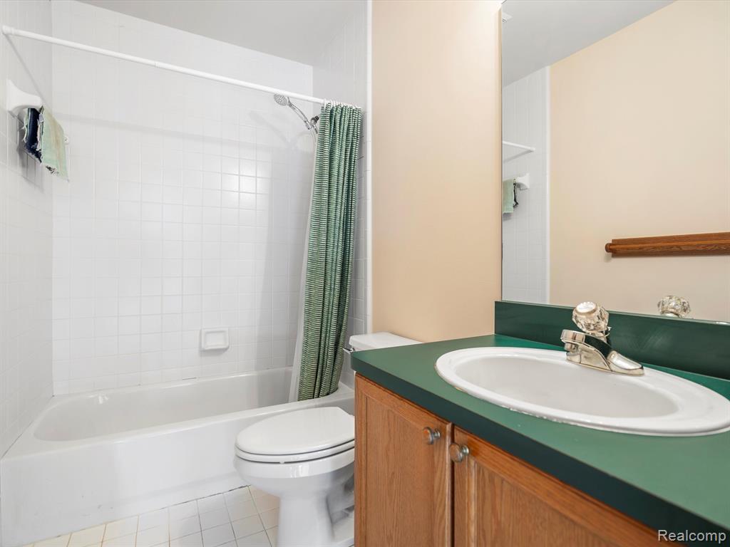 4738 MULBERRY WOODS Circle, Ann Arbor, MI 48105 — Photo 28