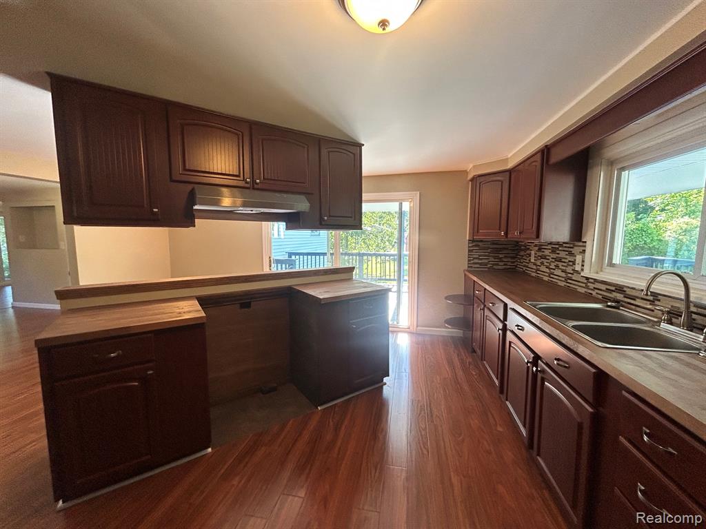 6182 Surrey Lane, Burton, MI 48519 — Photo 23
