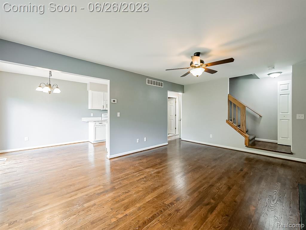 160 Pine Tree Ridge Drive, 3, Waterford, MI 48327 — Photo 3