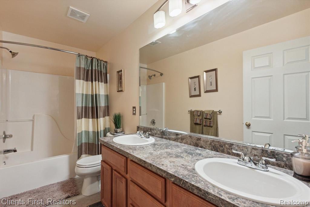 43872 N TIMBERVIEW Drive, Belleville, MI 48111 — Photo 35