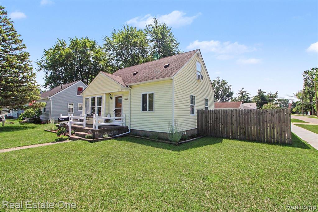 33065 John Hauk Street, Garden City, MI — Photo 4