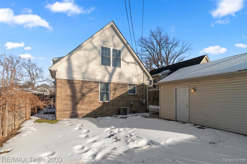 21025 Glen Lodge Road, Ferndale, MI 48220 — Photo 41