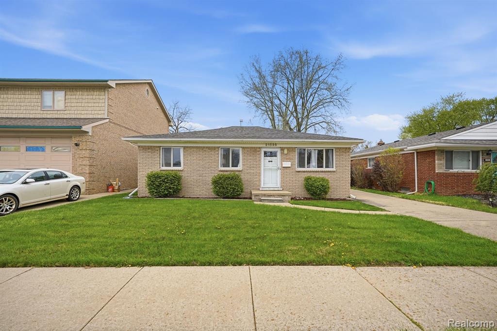 21525 Downing Street, Saint Clair Shores, MI 48080 — front exterior