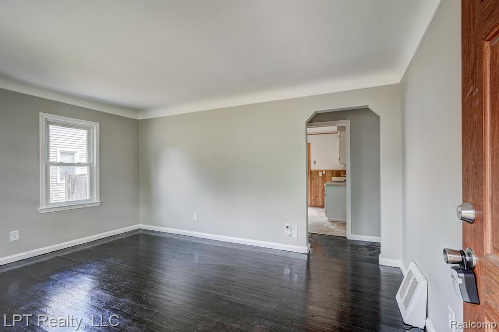 23038 Violet Street, Farmington, MI 48336 — Photo 4