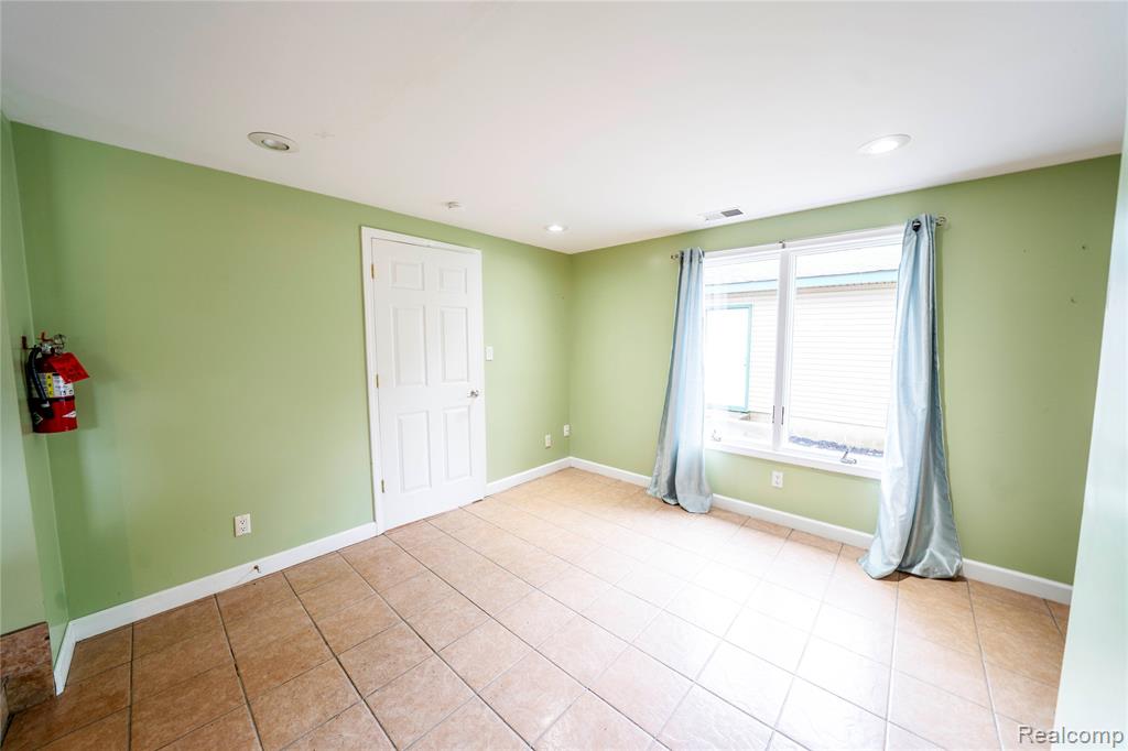 8853 Beech Daly Road, Taylor, MI 48180 — Photo 16