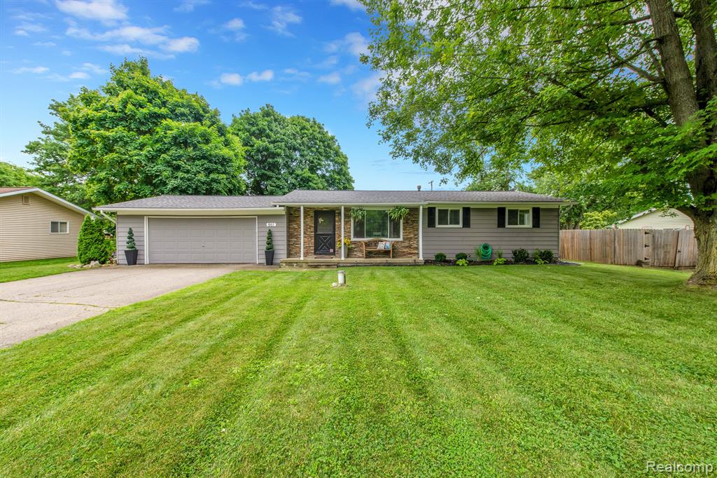 861 W SEYMOUR LAKE Road S, Oxford, MI 48371 — Photo 2