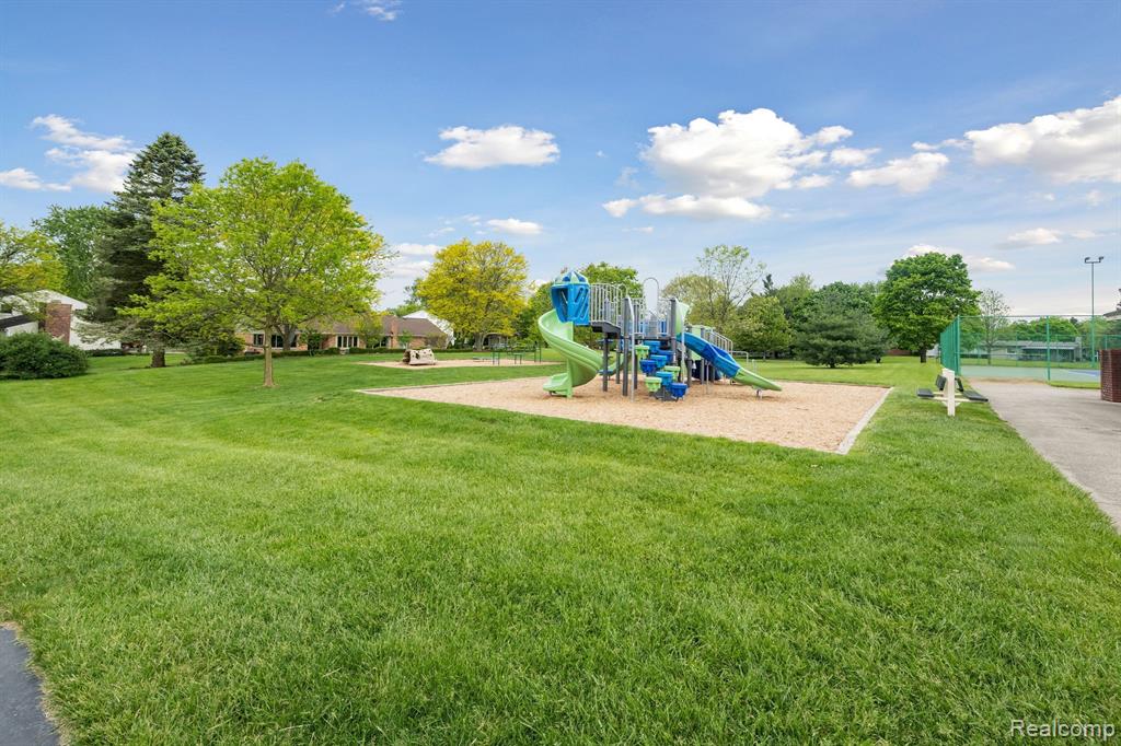 41988 BAINTREE Circle, Northville, MI 48168 — Photo 54