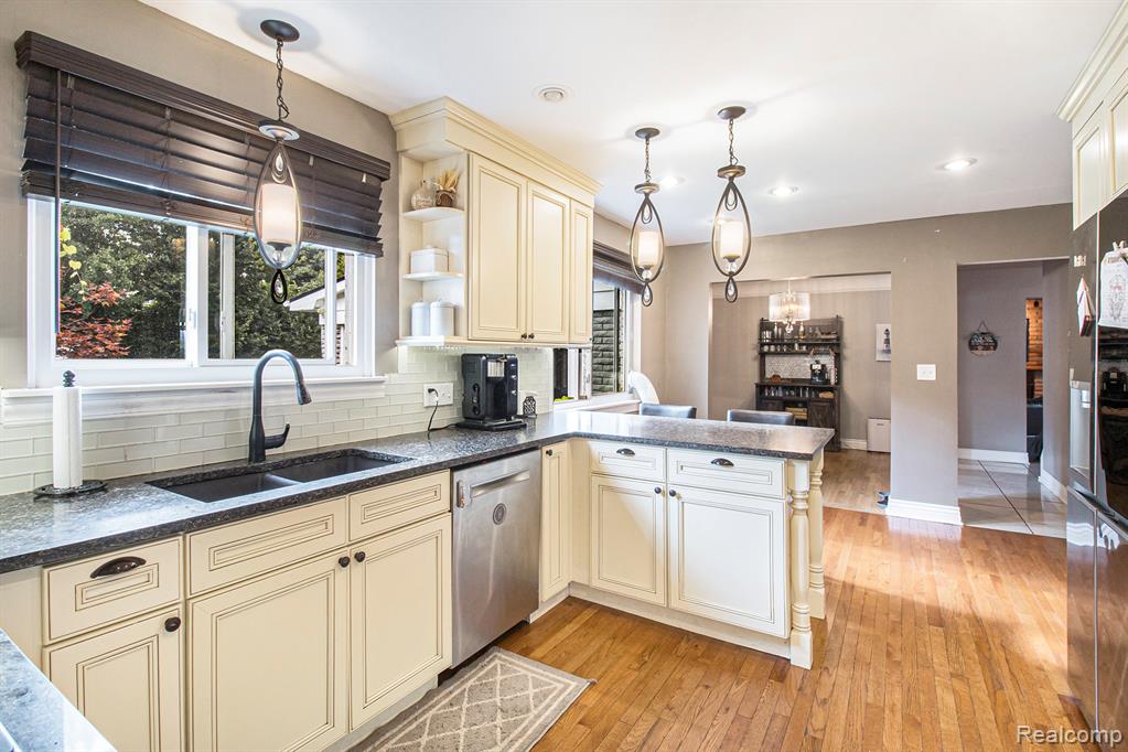26031 Hidden Lane, Grosse Ile, MI 48138 — Photo 13