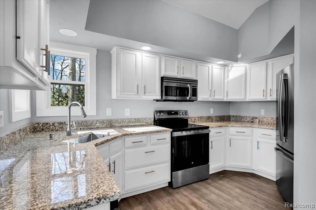 10557 Skeman Road, Brighton, MI 48114 — Photo 8