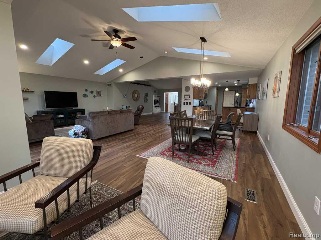 9038 Twin Oaks Court, Flushing, MI 48433 — Photo 5